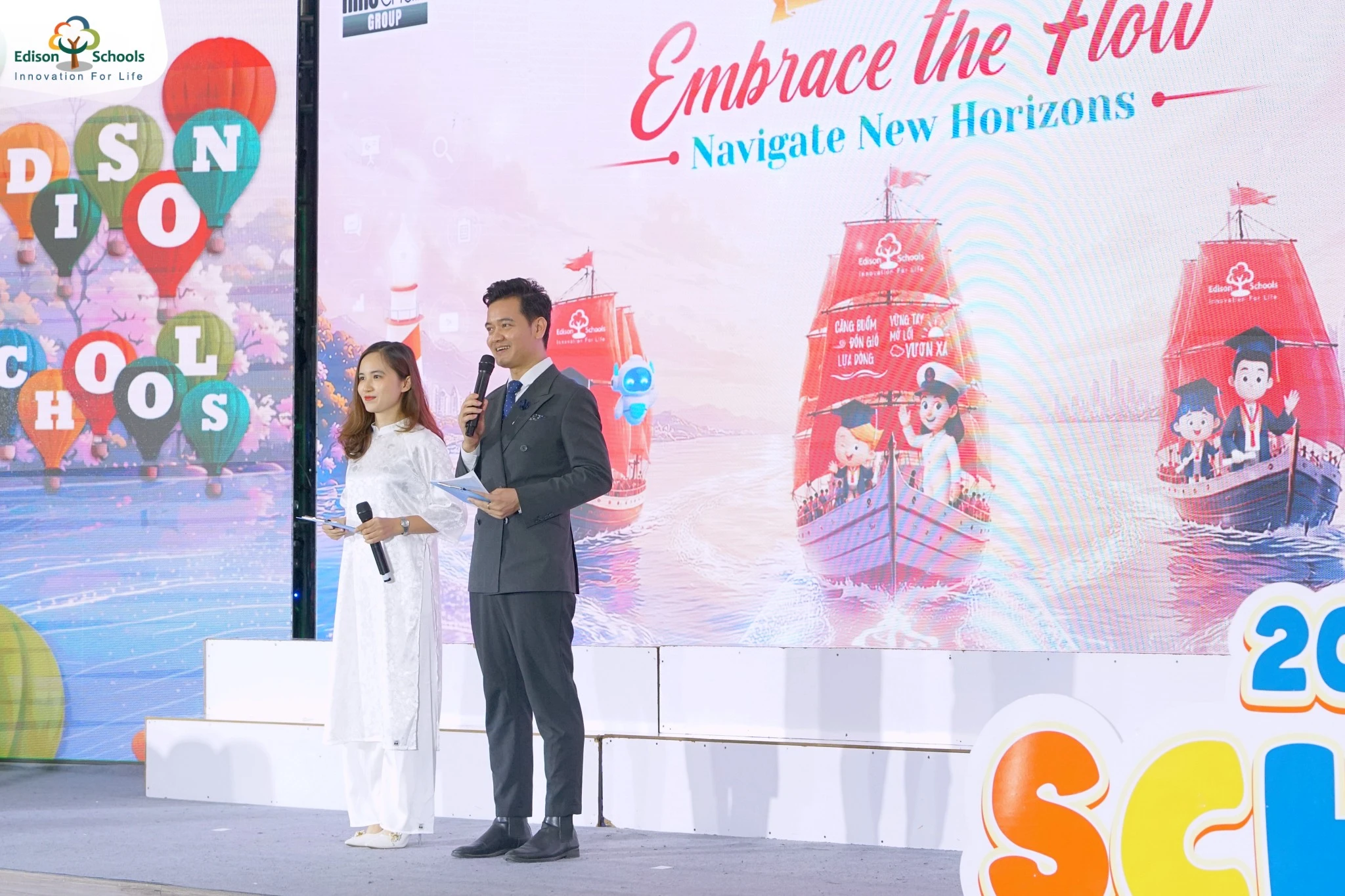 Hai MC tại Lễ Tổng kết và Tốt nghiệp khối 5 Edison Schools