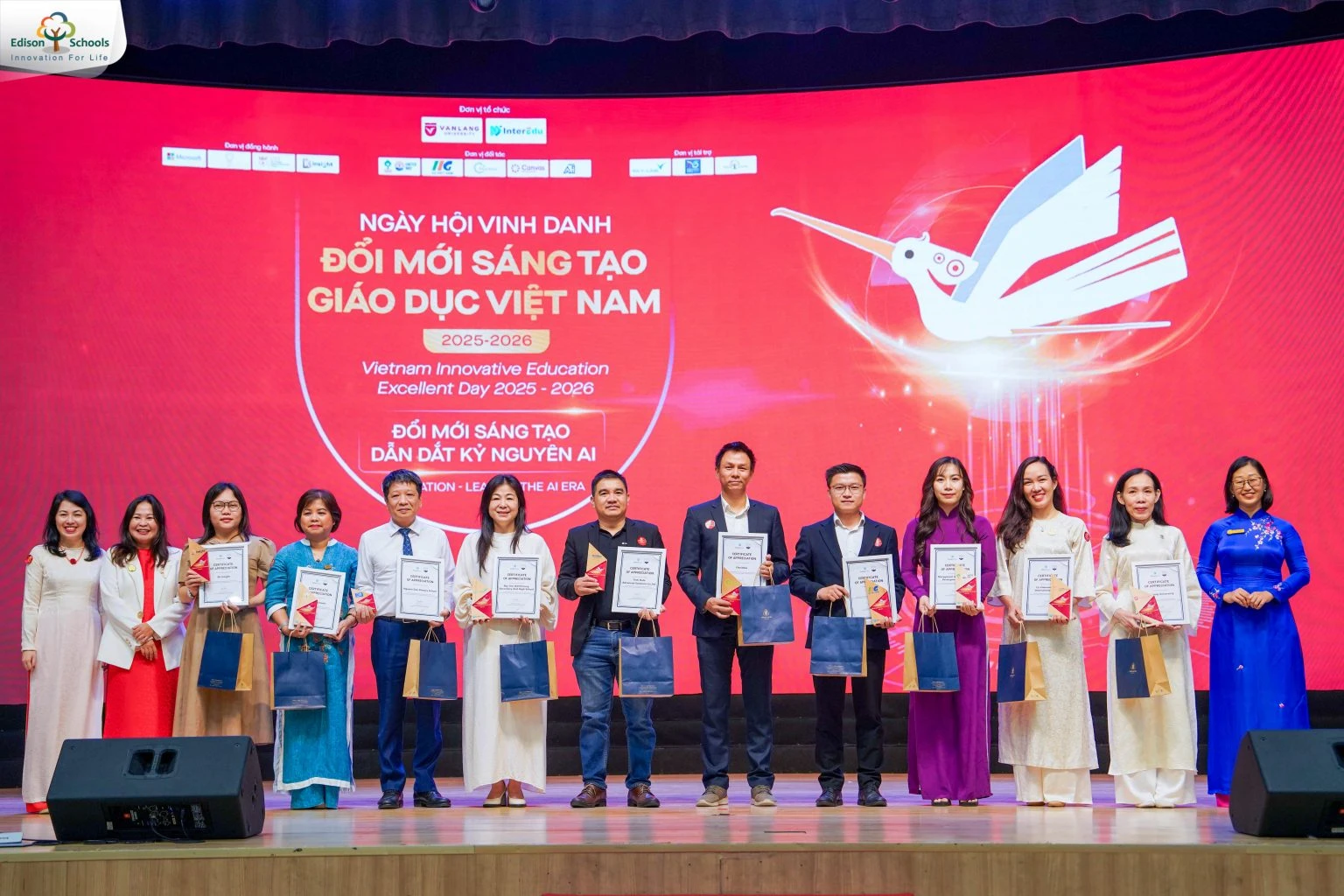 Edison Schools – Dấu ấn tiên phong tại Ngày hội Vinh danh đổi mới sáng tạo Giáo dục Việt Nam 2025–2026