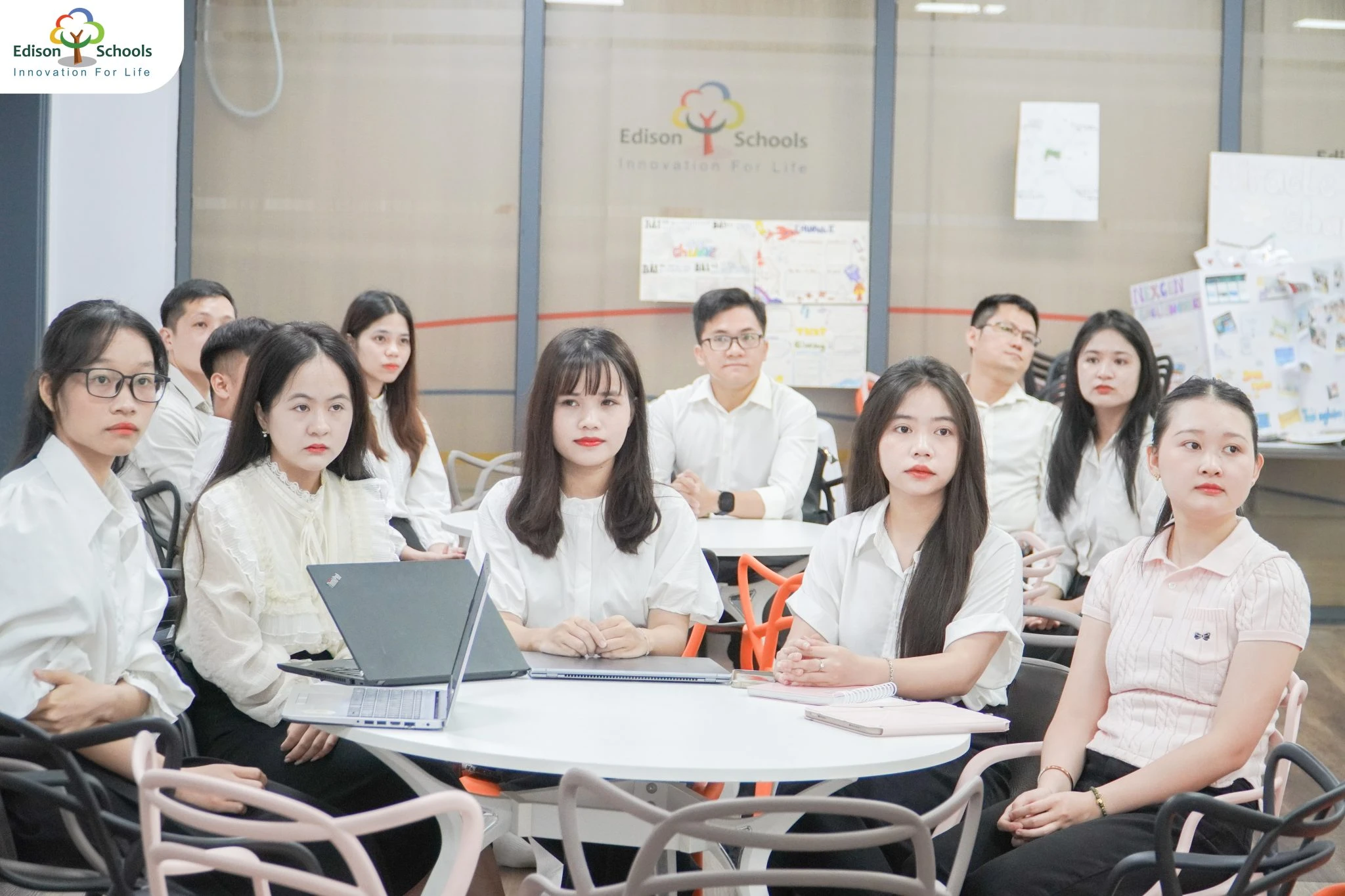 Chào đóng các thành viên mới đến với Edison Schools An Khánh