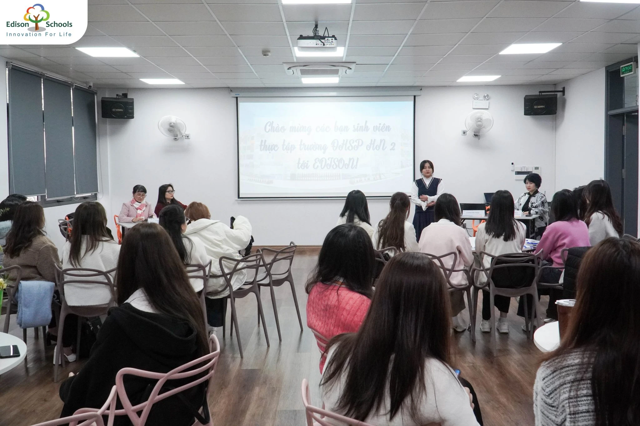 Chào đón đoàn giáo sinh thực tập từ trường Đại học Sư phạm Hà Nội 2