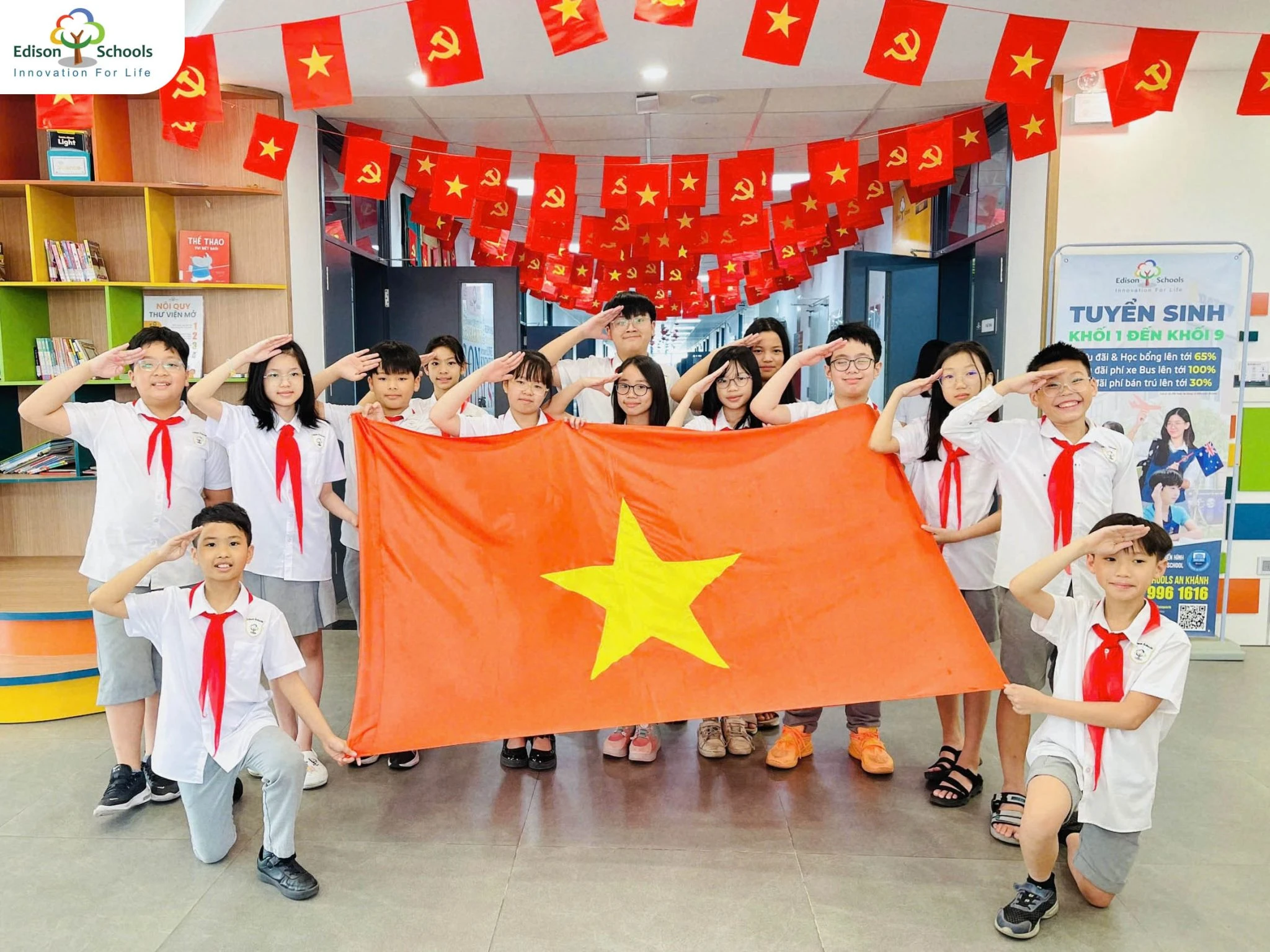 Hòa bình thật đẹp với sắc cờ đỏ sao vàng rực rỡ phủ khắp Edison Schools