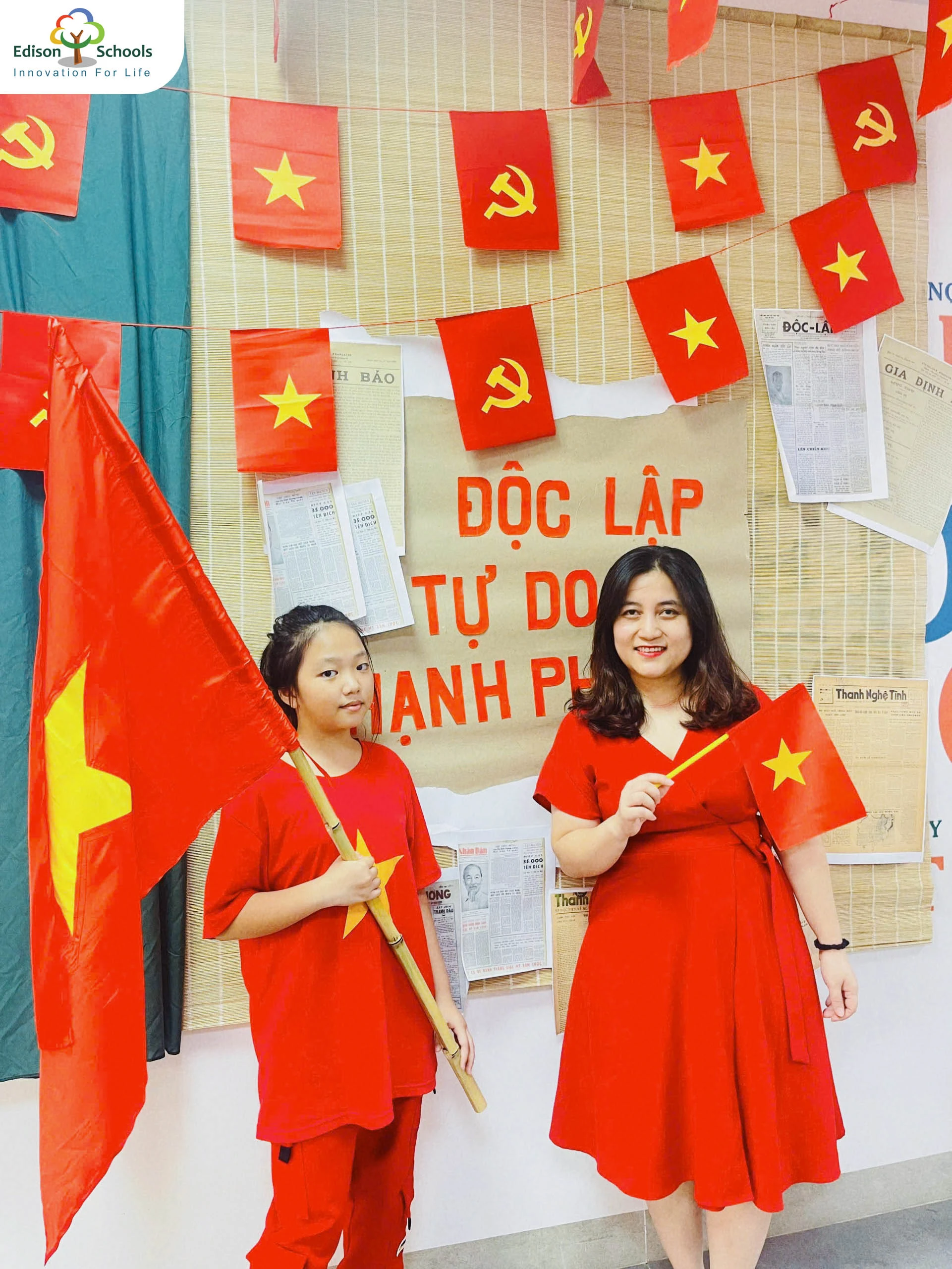 Hòa bình thật đẹp với sắc cờ đỏ sao vàng rực rỡ phủ khắp Edison Schools