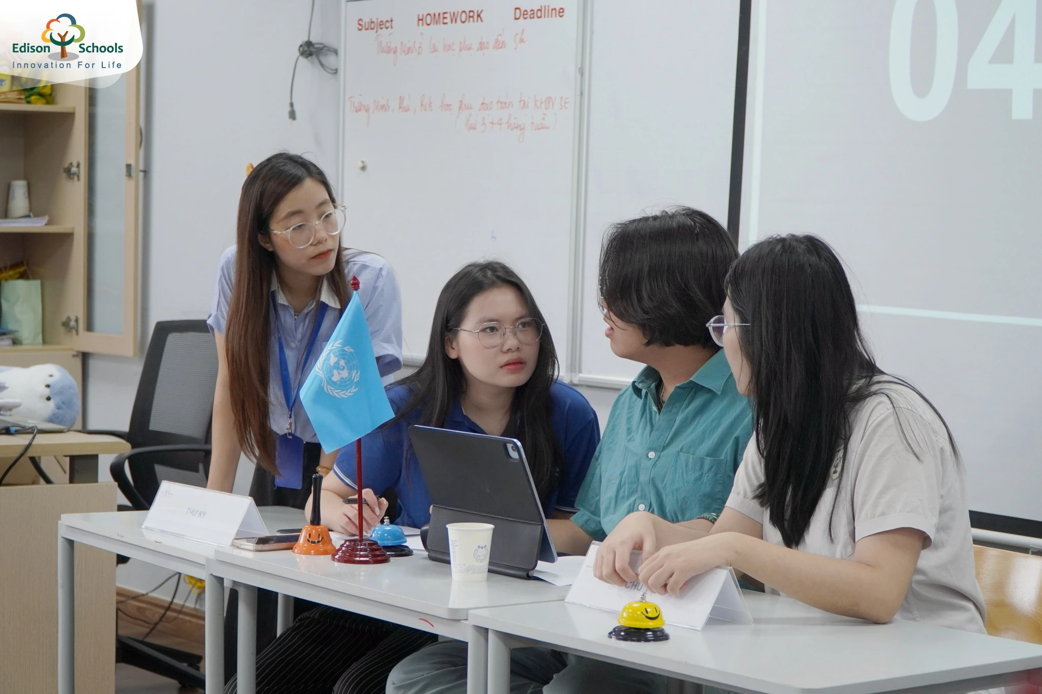 học sinh edison tranh biện