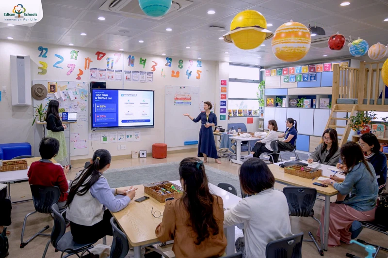 cô Vũ Như Quỳnh và cô Nguyễn Mai Hương chia sẻ về giáo dục công dân toàn cầu và SDGs trong trường học